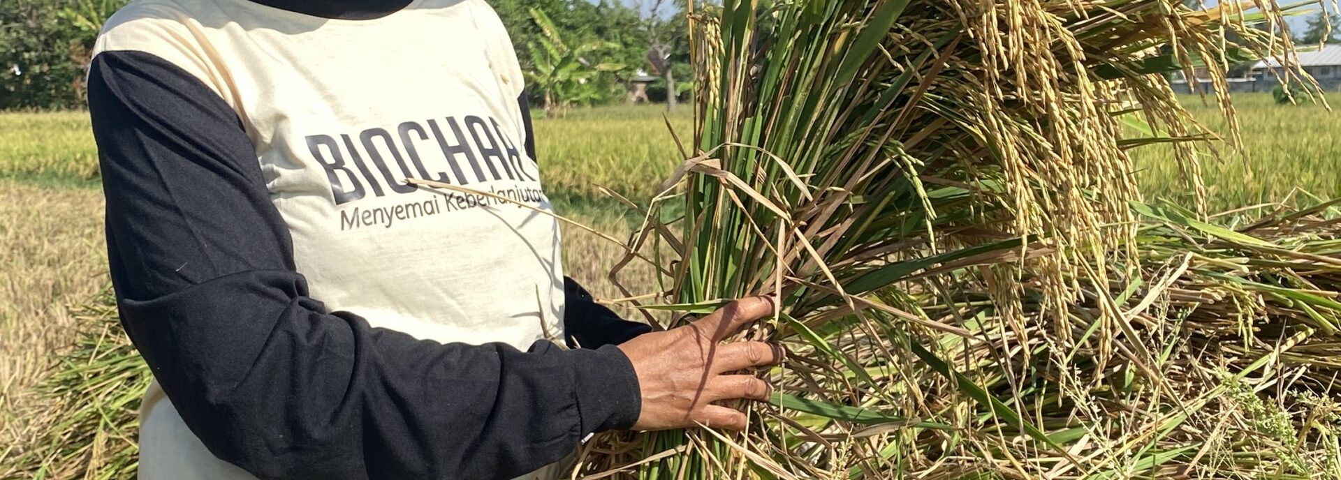 From Layoff to a Woman Farmer Leader in Kedemungan Village